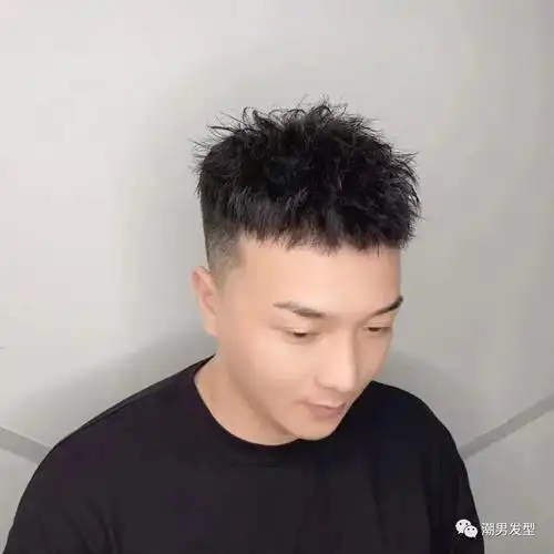 20岁左右的男生适合剪什么发型?试试这3款,剪完让你帅气又有型!