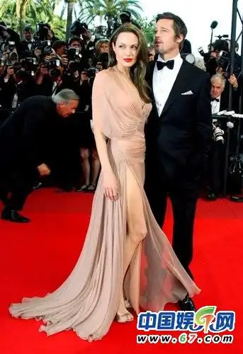 刘亦菲林志玲豪放pk外国女星开叉过高露底走光组图