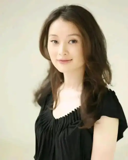 "风韵犹存"的吴越,为何50岁还不结婚不生孩子?