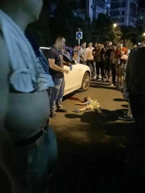 昨晚 上高建设南路一位3岁小孩出车祸死亡!