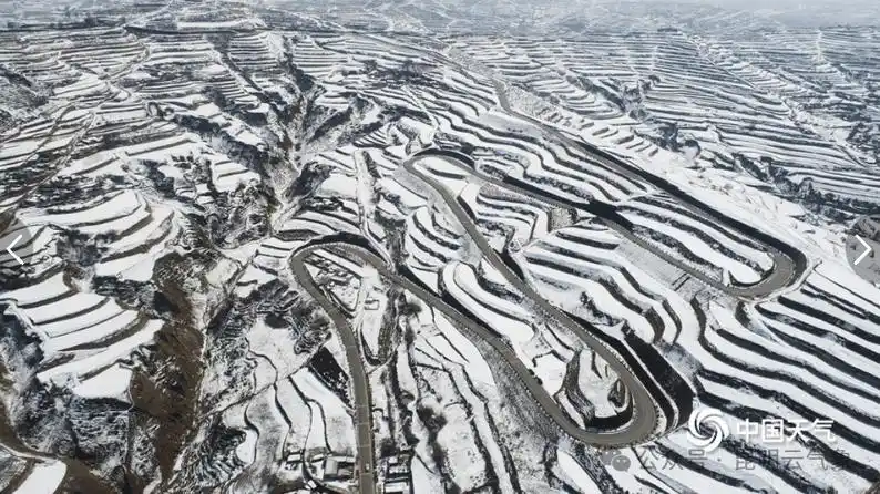 航拍雪后甘肃定西梯田 宛如巨型水墨画_安定区_白雪_网讯