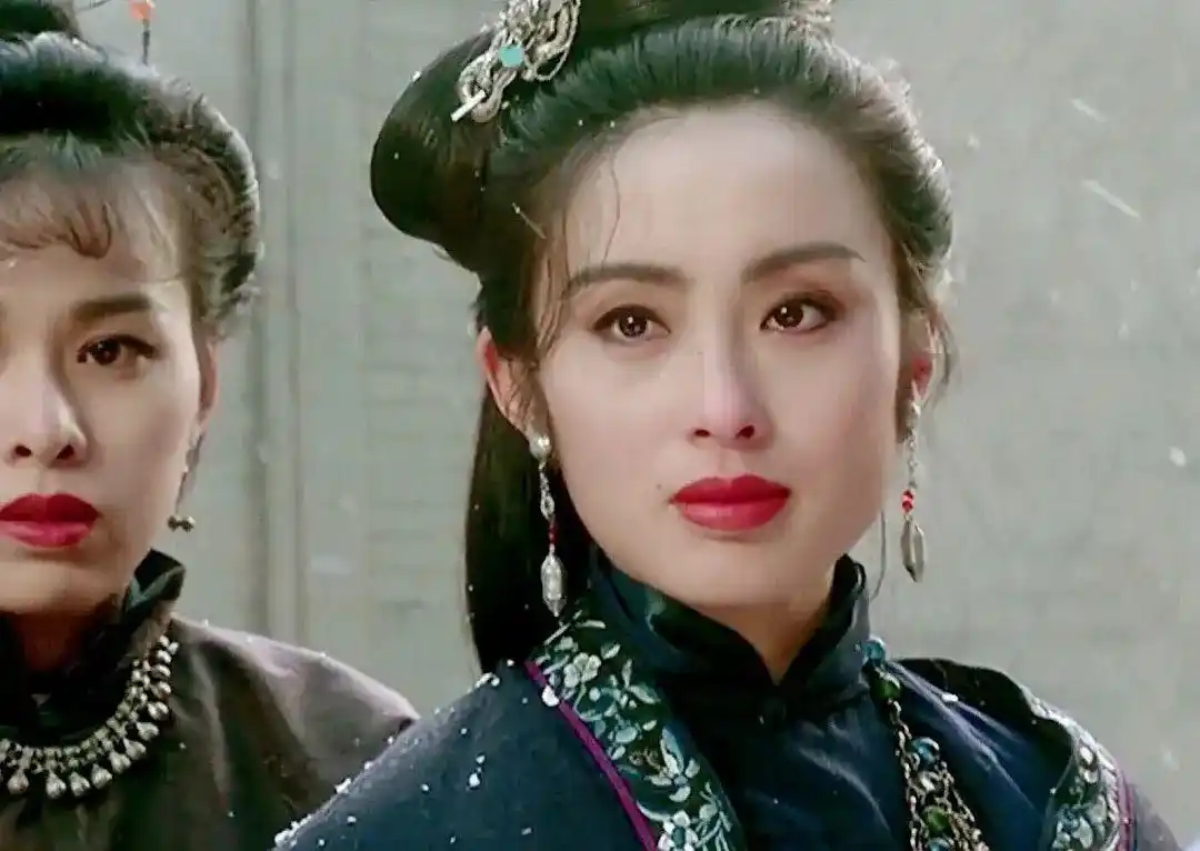 女神张敏现身直播间52岁的模样惹人议真的是岁月无情