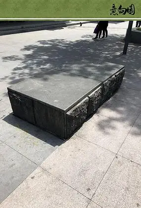 商业街石头坐凳