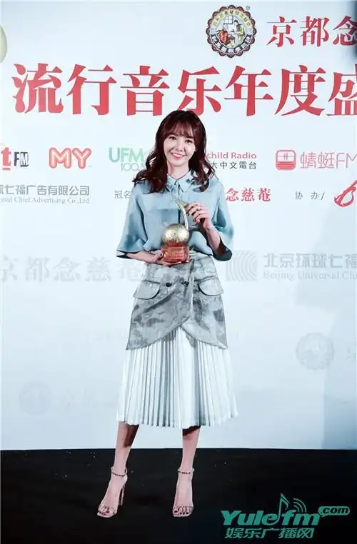 全金榜盛典斩获人气新锐歌手奖