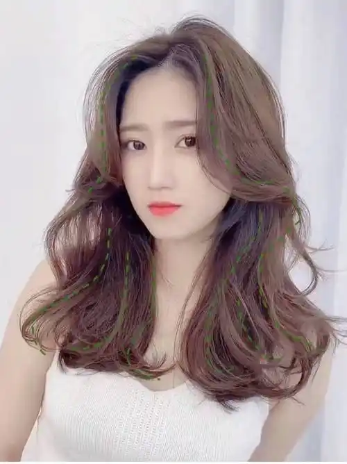 有钱没钱,烫头过年,2024年新流行这5款烫发发型,显年轻气质