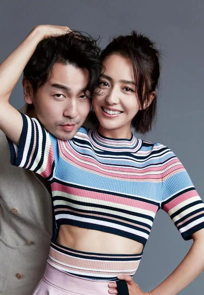 2014年,佟丽娅和陈思诚结婚时,雷佳音担任婚礼司仪,但