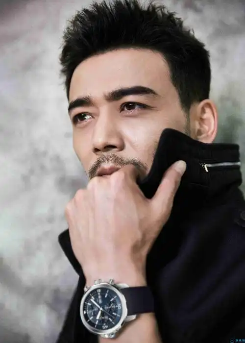 杨烁佩戴iwc万国表尽展"跨界歌王"勇者风范