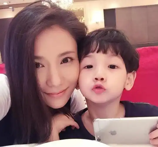 王黎雯与儿子