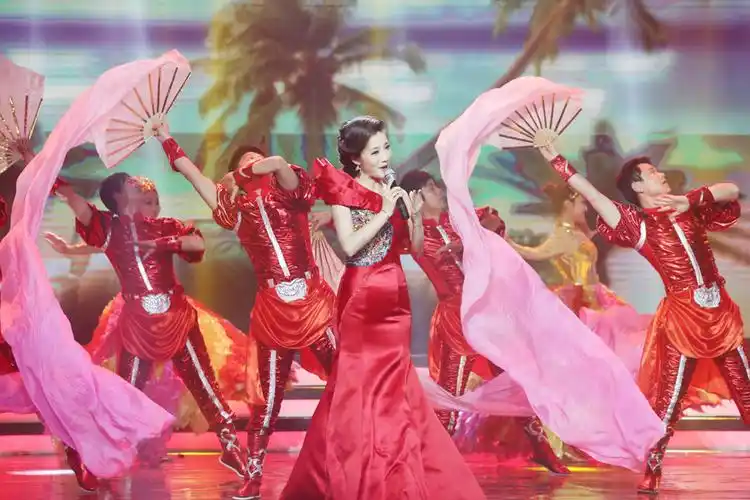 白致瑶为2013农民网络春晚献歌幸福是什么图