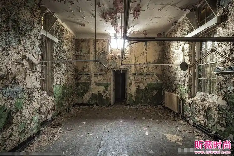 废弃医院探险男子去废弃医院探险里面惊悚至极