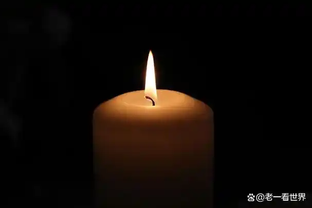 民间在葬礼上通常会点一盏长明灯,以照亮逝者西行之路.