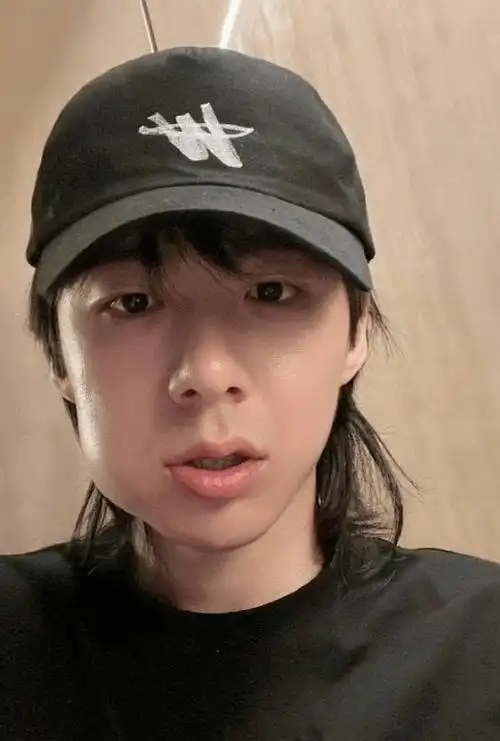 "叫拔智齿,周冬雨圆润发肿,看到黄晓明我忍不住笑了_乔欣_刘耀文_刘宪