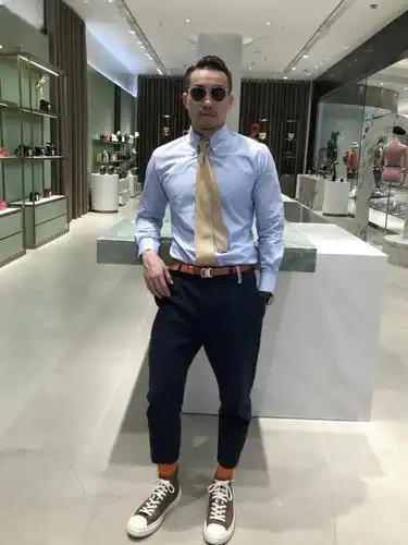 35岁中年大叔日常如何穿搭出型男风