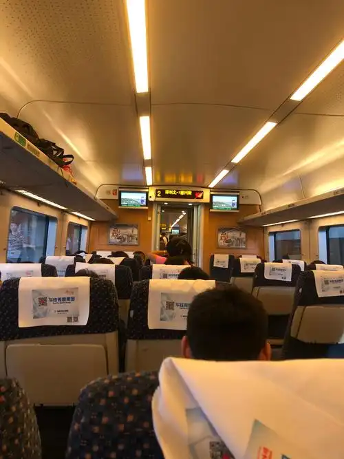 这是在高铁上的照片.(由于深圳就在惠州隔壁,所以还是高铁是很快的)