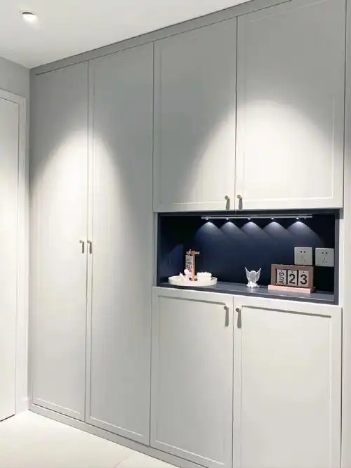 为了增加温馨感,同时与家里木质家具进行呼应,所以全部采用木色套色的