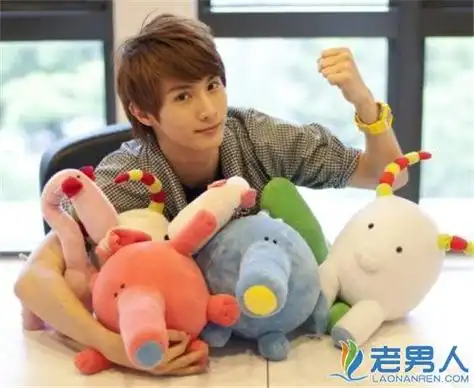 阿本(翁瑞迪)的老婆是谁 与"黑涩会美眉"小熏的结婚照曝光 / 比乐族