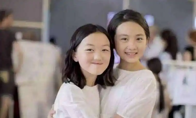 李嫣可谓出生就伴随大家的目光,但是李嫣就是被折翼的天使,因为自身的