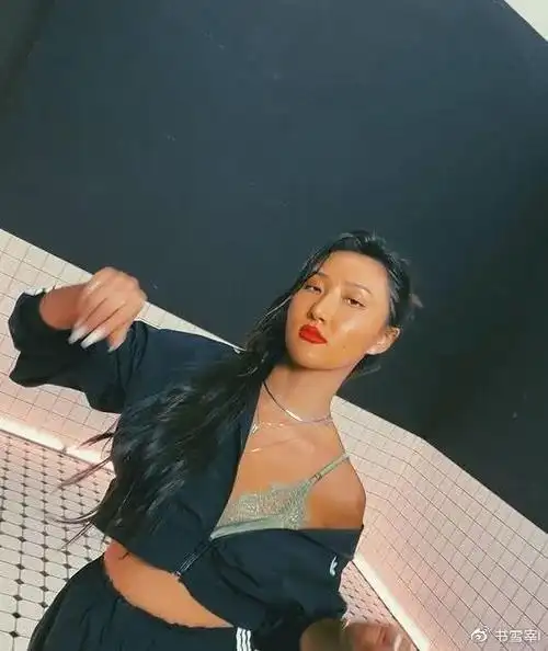 古铜色皮肤,散发健康性感美的身材