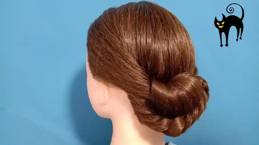 【流行发型】日常气质妈妈盘发发型,简约利落又精致,特别时髦