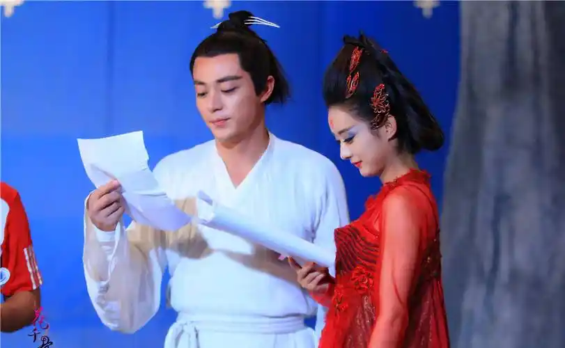 《花千骨》升级版《重紫》开机,杨超越徐正溪路透照造型曝光_网友