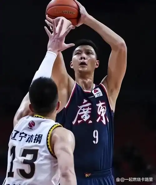 易建联宣布退役半年后家人退籍,自爆赴美原因,效仿姚明告别祖国