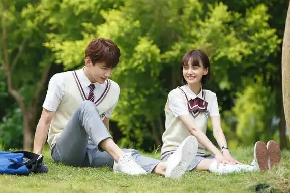 白敬亭唯一承认的女友(白敬亭唯一承认的女友达瓦卓玛图片)