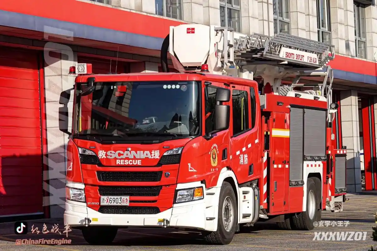 博浪涛多功能主战消防车!02.近年来很多厂商都寻求将高喷,登 - 抖音