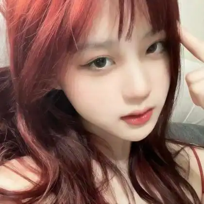 头像真人红头发女生 高清同一个人的酒红头发图片女生头像_女生头像