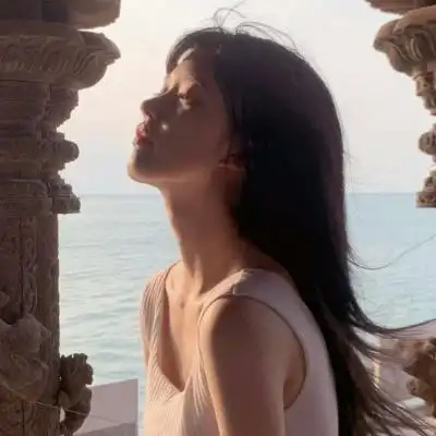 念七 绝美惊艳侧颜女生头像_女生头像_我要个性网