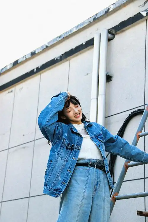 范薇嘉人本色毕业可盐可甜尽显独特魅力