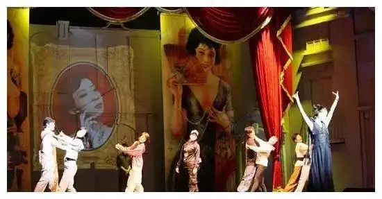 抗战时的大上海舞照跳歌照唱前方吃紧后方紧吃