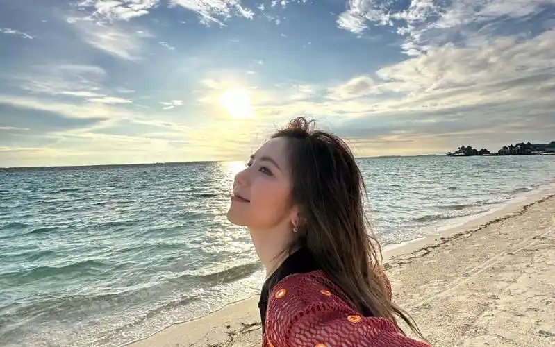 邓紫棋520马尔代夫海边ins～超美的解解520快乐