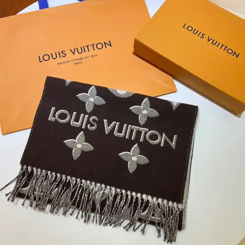 lv印花围巾.𝐋𝐨𝐮𝐢𝐬 𝐕𝐮𝐢𝐭𝐭𝐨 - 抖音