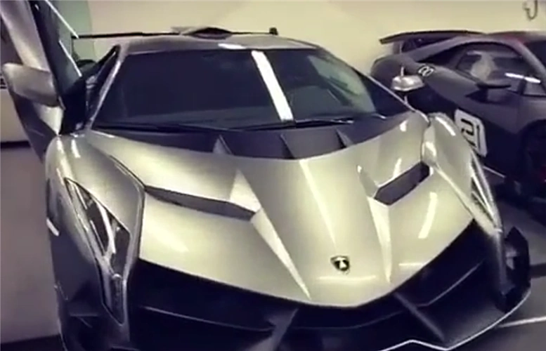 土豪炫富,晒9000万兰博基尼毒药,但网友只关注旁边那辆车!