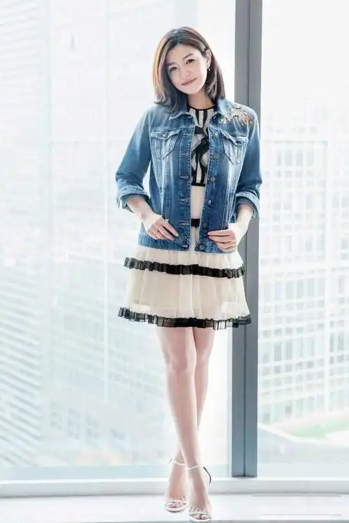 不过身为女明星,早就练就一身控制身材的绝招,这次在脸书放上全身照