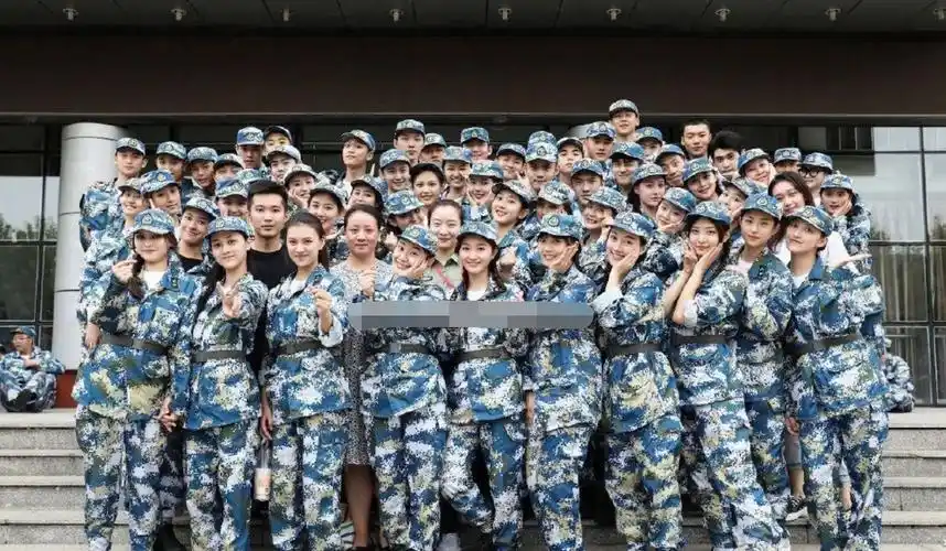 原创北电中戏表演班合影曝光看看陈飞宇蒋依依的同学们颜值如何