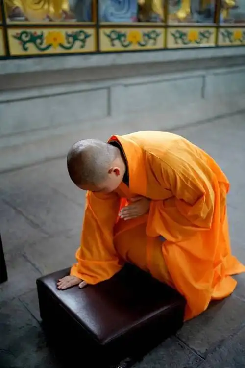 道教与佛教礼拜仪式各不同,图解拜佛,拜神的正确动作