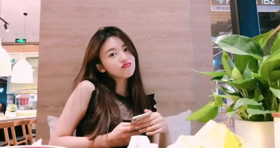 抖音新晋女神照片女神,真人青蛙脸啊!