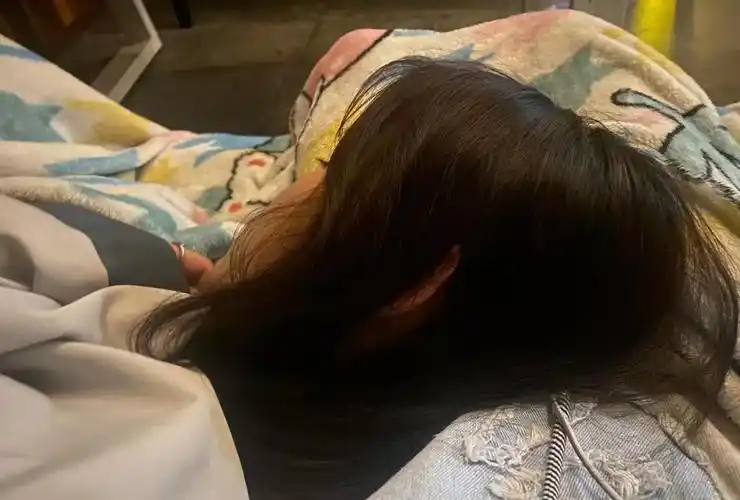 女朋友睡觉打呼,严重影响睡眠,有没有解决打呼噜的办法?