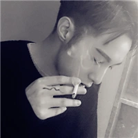 颓废风格抽烟男生头像