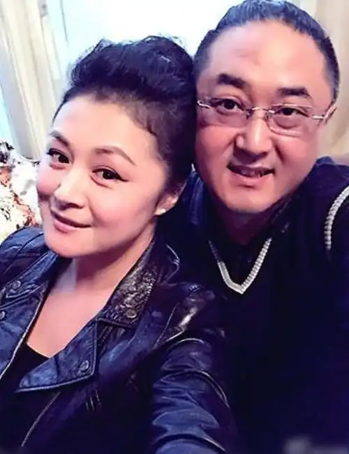 痛心,遗产将由他跟其母亲继承导语:于月仙突然去世,引发娱乐圈大震荡