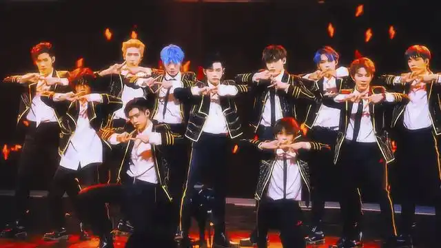 r1se新歌初舞台,回忆杀《炙热》x《创造营2019》追梦少年泪目现场