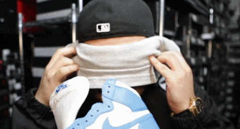 为什么很多鞋头喜欢闻自己的臭球鞋?