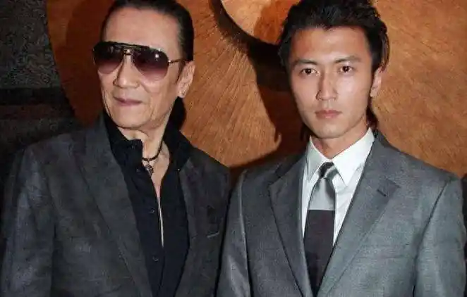 当时在香港出名的邓光荣,是他的结拜兄弟.