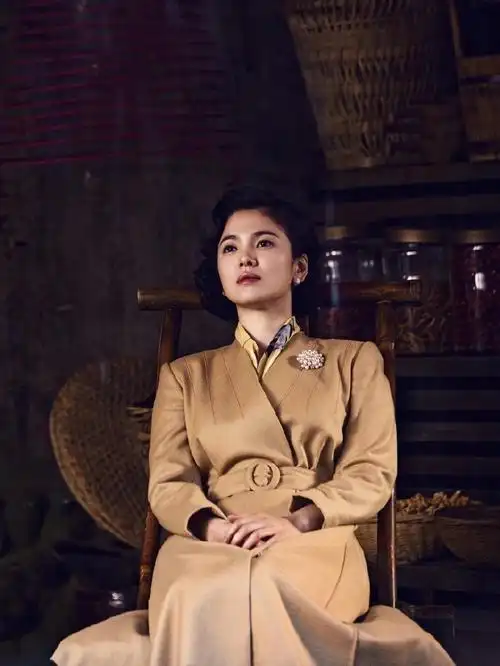 黄晓明宋慧乔合作过吴宇森导演的 太平轮>,宋慧乔在这部电影里的每一