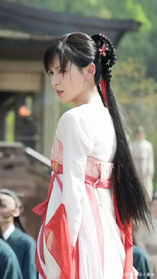 《琉璃》张予曦美照,第一眼都会被玲珑吸引,然后才注意璇玑吧!