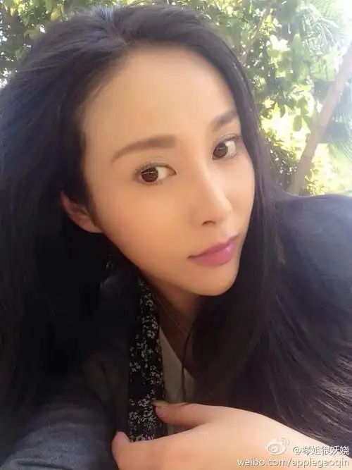 美女生活照也能如此诱惑