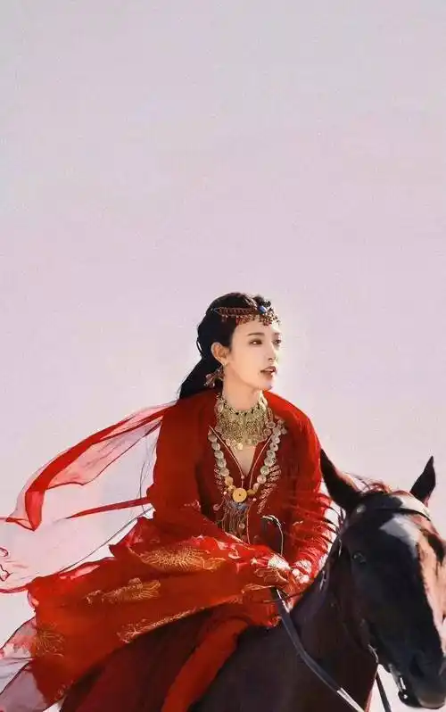 4年过去了,她依旧是我心中古装红衣第一_小枫_东宫_造型