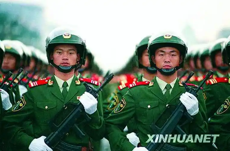 1999年10月1日,首次参加国庆阅兵式的武警特警方队.