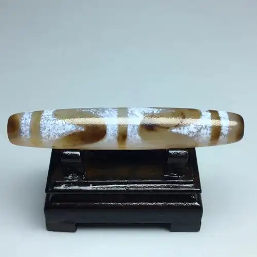 藏传极品高油包浆虎牙老天珠,尺寸:70.9×13.0左右,材质:玛瑙玉髓